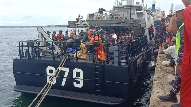 
 Tim SAR Gabungan berhasil menemukan jasad remaja berinisial KA (17), warga Gunung Guntur, yang sebelumnya dilaporkan tenggelam di Pantai Kemala Beach, Kota Balikpapan. (Dok. Basarnas Kaltim)