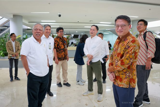 
 Otorita Ibu Kota Nusantara (IKN) menggelar rapat koordinasi bersama Acting Ambassador Kedutaan Besar Republik Korea untuk Republik Indonesia untuk membahas rencana hibah Water Purification Project dan Smart City Corporation Center di IKN pada Kamis (20/11/2025).