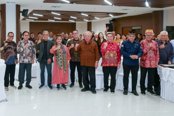 
 Otorita Ibu Kota Nusantara (IKN) menyelenggarakan Aanwijzing Sayembara Desain Bangunan dan Kawasan Pusat Kebudayaan IKN pada Jumat (21/11/2025) di Kantor Kemenko 3 IKN dilanjutkan dengan site visit ke lokasi yang akan dibangun pusat kebudayaan.