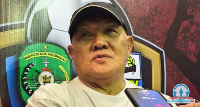 
 Ketua Komite Olahraga Nasional Indonesia (KONI) Kabupaten Kutai Kartanegara, Chairil Anwar, memberikan keterangan mengenai komitmen KONI Kukar dalam memperkuat pembinaan atlet, khususnya melalui dukungan terhadap berbagai kegiatan yang digagas oleh generasi muda.