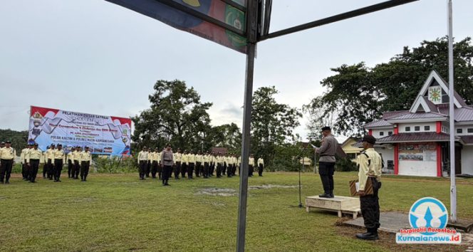 
 Pembukaan Pelatihan Security Garda Pratama dipimpin oleh Kasat Binmas Polres Kutai Kartanegara, dalam kegiatan yang diselenggarakan oleh Dinas Pemuda dan Olahraga Kutai Kartanegara. (Dok. M Zailany)