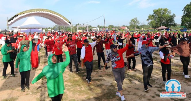 
 Ratusan warga dari berbagai wilayah di Kutai Kartanegara mengikuti senam massal. Minat masyarakat Kukar terhadap olahraga kebugaran terus meningkat, dan KORMI Kukar menilai bahwa senam kini menjadi pilihan banyak warga karena manfaat kesehatannya yang langsung dirasakan. (Dok. Sahidin)