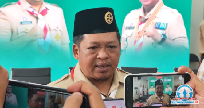 
 Kepala Dinas Pemuda dan Olahraga Kabupaten Kutai Kartanegara, Aji Ali Husni, memberikan keterangan terkait persiapan kontingen menuju Pekan Olahraga Provinsi (Porprov) yang tetap berjalan maksimal meskipun pemerintah daerah menghadapi tantangan keterbatasan anggaran pada tahun 2026.