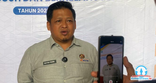 
 Kepala Dinas Pemuda dan Olahraga Kutai Kartanegara, Aji Ali Husni, memberikan keterangan pers mengenai komitmen Dispora Kukar untuk terus berinovasi dalam membentuk karakter dan kemampuan generasi muda agar mampu bersaing di tengah pesatnya perkembangan teknologi. (foto dokumen kumalanews.id)