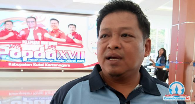 
 Kepala Dinas Pemuda dan Olahraga Kutai Kartanegara, Aji Ali Husni, memberikan keterangan pers terkait dukungan Dispora Kukar terhadap penyelenggaraan turnamen futsal dan bola voli yang digagas Komite Nasional Pemuda Indonesia (KNPI) Kukar. Ia menegaskan bahwa Dispora siap mendorong kegiatan kepemudaan yang berorientasi pada pembinaan olahraga dan peningkatan bakat generasi muda.
