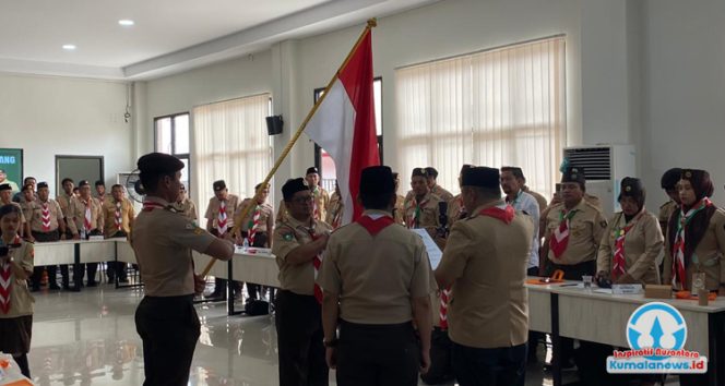 
 Ketua Kwartir Cabang (Kwarcab) Gerakan Pramuka Kutai Kartanegara terpilih, Aji Ali Husni, saat dilantik usai Musyawarah Cabang Gerakan Pramuka Kukar Tahun 2025 di Gedung Kwarcab Kukar, Rabu (12/11/2025).