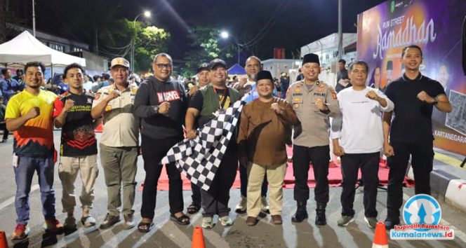 
 Dinas Pemuda dan Olahraga (Dispora) Kutai Kartanegara memfasilitasi komunitas lari dalam pelaksanaan lomba lari amatir bertajuk Run Street Ramadhan Kukar Idaman Cup 2025, yang digelar beberapa waktu lalu. (Dok. Indirwan)