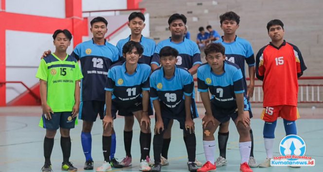 
 Tim peraih juara 4 Turnamen Futsal SMA Velo Cup 2025. Dalam kesempatan tersebut, Dinas Pemuda dan Olahraga Kabupaten Kutai Kartanegara menegaskan komitmennya untuk memperkuat pengembangan futsal sebagai salah satu cabang olahraga potensial di daerah. (Dok. Indirwan)