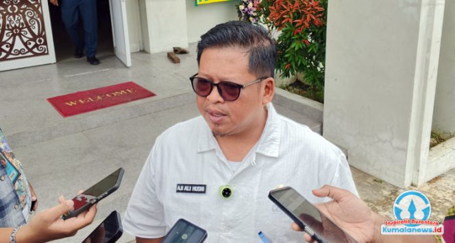 
 Kepala Dinas Pemuda dan Olahraga Kabupaten Kutai Kartanegara, Aji Ali Husni, memberikan keterangan mengenai rencana Dispora Kukar dalam pengembangan olahraga gateball. (Dok. Indirwan)