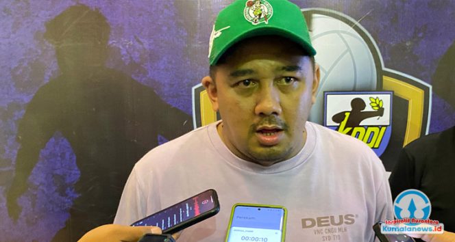 
 Kepala Bidang Kepemudaan dan Kewirausahaan Dinas Kepemudaan dan Olahraga Kabupaten Kutai Kartanegara, Dery Wardhana, memberikan keterangan mengenai upaya Dispora Kukar dalam mendorong penguatan kapasitas pemuda melalui berbagai program pembinaan, pelatihan, serta dukungan terhadap peningkatan kompetensi generasi muda di daerah.