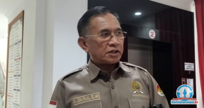 
 Anggota Komisi II DPRD Kota Samarinda, Joha Fajal, memberikan keterangan kepada wartawan terkait percepatan operasional Pasar Pagi. ( Foto: Yana)