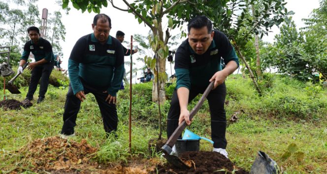 
 Majelis Nasional Korps Alumni Himpunan Mahasiswa Islam (KAHMI) menyelenggarakan kegiatan Silaturahmi Regional KAHMI yang meliputi wilayah Kalimantan, NTT, NTB, dan Bali di Ibu Kota Nusantara (IKN) pada Minggu, 9 November 2025.