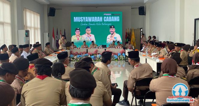 
 Asisten III Setkab Kutai Kartanegara Bidang Administrasi Umum, Dafip Haryanto, memberikan sambutan sekaligus membuka Musyawarah Cabang (Muscab) Gerakan Pramuka Kabupaten Kutai Kartanegara (Kukar) Tahun 2025 yang berlangsung di Gedung Pramuka Kukar, Rabu (12/11/2025).