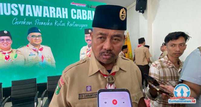
 Ketua Kwartir Cabang Gerakan Pramuka Kutai Kartanegara periode 2021–2025, Edi Damansyah, memberikan keterangan kepada media mengenai harapan besarnya terhadap kepemimpinan Aji Ali Husni yang terpilih sebagai Ketua Kwarcab Gerakan Pramuka Kukar periode 2025–2030.