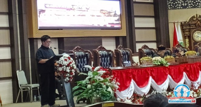 
 Wakil Bupati Kutai Kartanegara, Rendi Solihin, menyampaikan optimisme pemerintah daerah dalam penyusunan arah kebijakan pembangunan tahun anggaran 2026 saat mengikuti rapat pembahasan anggaran di Ruang Sidang Utama DPRD Kukar, Jumat (7/11/2025).