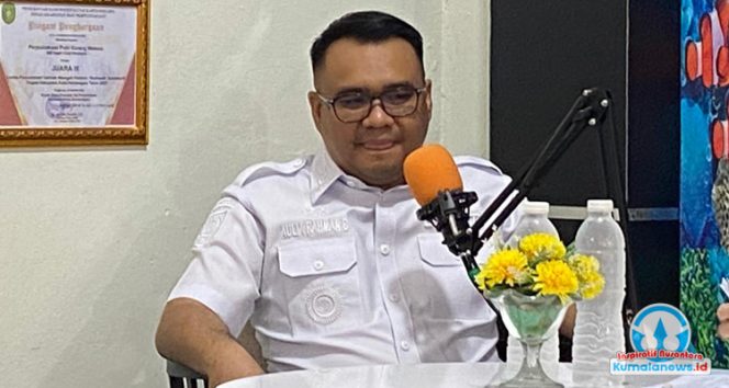 
 Bupati Kutai Kartanegara, Aulia Rahman Basri, memberikan keterangan terkait penetapan batas wilayah antara Kabupaten Kutai Kartanegara dan Ibu Kota Nusantara. (Dok. Kumalanews.id)
