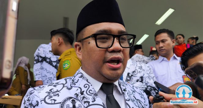 
 Bupati Kutai Kartanegara, Aulia Rahman Basri, memberikan keterangan terkait arah dan prioritas program Pemerintah Kabupaten Kutai Kartanegara di sektor pendidikan untuk tahun 2026.