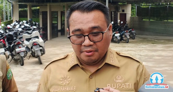 
 Bupati Kutai Kartanegara, Aulia Rahman Basri, memberikan keterangan terkait kondisi dan keberlanjutan pemberian insentif bagi para guru di Kabupaten Kutai Kartanegara. (Dok. Indirwan)
