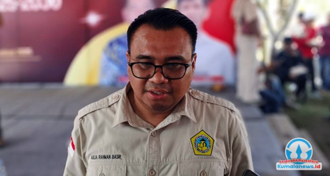 
 Bupati Kutai Kartanegara, Aulia Rahman Basri, memberikan keterangan mengenai kenaikan insentif bagi para pengurus Rukun Tetangga (RT).