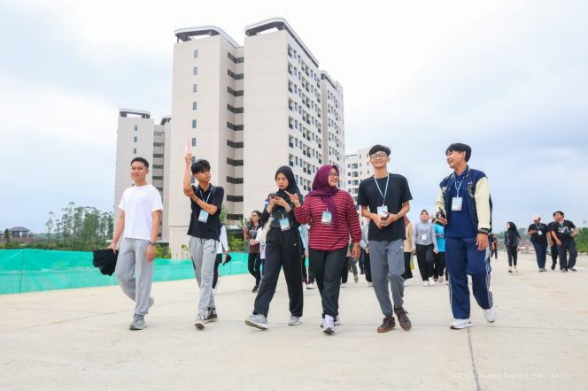 
 Ratusan mahasiswa yang didampingi oleh tim Setwapres mengunjungi berbagai titik strategis Kawasan Inti Pusat Pemerintahan (KIPP) Nusantara, Selasa (2/12/2025).