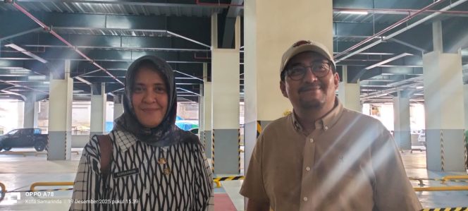 
 Kepala Dinas Perdagangan (Disdag) Kota Samarinda, Nurrahmani yang akrab disapa Yama (kanan), bersama Ketua Komisi II DPRD Kota Samarinda, Iswandi (kiri), saat memberikan keterangan kepada awak media. (Pic. Yana Ashari)