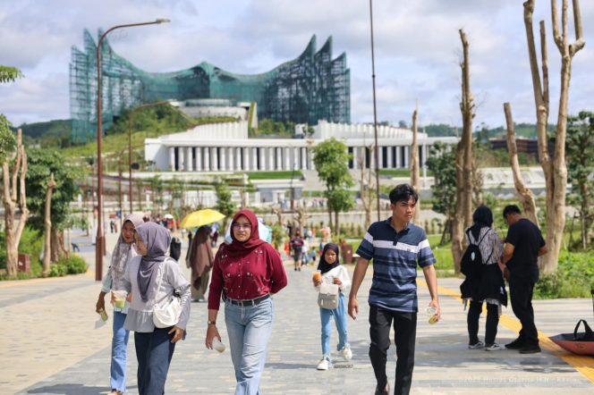 
 Suasana hangat masyarakat menyambut libur Nataru di IKN. (Pic. Humas Otorita IKN)
