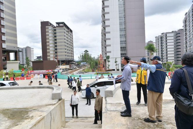 
 Wakil Presiden Republik Indonesia, Gibran Rakabuming Raka, didampingi Kepala Otorita Ibu Kota Nusantara (IKN), Basuki Hadimuljono, meninjau pembangunan sejumlah proyek strategis di kawasan IKN, Selasa (30/12/2025).