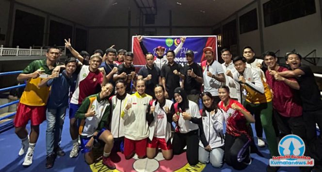 
 Foto bersama para atlet Pertina Kukar usai menjalani laga Babak Kualifikasi Pekan Olahraga Provinsi (BK Porprov) VIII Kaltim 2025. Atlet Persatuan Tinju Amatir Indonesia (Pertina) Kukar tampil gemilang dan berhasil meraih gelar juara umum. Kejuaraan berlangsung di Samarinda pada 4–10 Desember 2025.