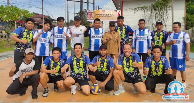 
 Foto bersama tim voli dari beberapa sekolah di Kutai Kartanegara. Dispora Kukar menyebut bahwa meningkatnya partisipasi masyarakat memberi harapan bahwa pembinaan olahraga tetap dapat berjalan melalui kolaborasi. (Dok. Sopian Nur)