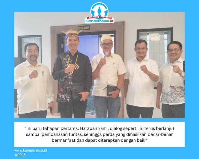 
 Foto bersama Ketua Dewan Adat Dayak Kalimantan Timur yang juga anggota Komisi II DPRD Kota Samarinda, Viktor Yuan, bersama pengurus DAD Kaltim usai Rapat Dengar Pendapat (RDP) percepatan pembahasan pengelolaan Corporate Social Responsibility (CSR). Foto: Yana Ashari.