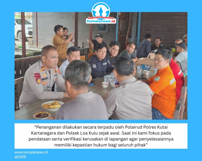 
 Kepolisian Sektor (Polsek) Loa Kulu memfasilitasi mediasi serta pengecekan lapangan antara kelompok pemilik keramba dan PT Kartika Samudra Adijaya (PT KSA) pascakecelakaan air di Sungai Mahakam, Kecamatan Loa Kulu, Kabupaten Kutai Kartanegara (Kukar).
Foto: Polsek Loa Kulu