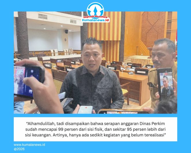 
 Ketua Komisi III DPRD Kota Samarinda, Deni Hakim Anwar, memberikan keterangan pers kepada media usai menggelar rapat dengar pendapat (hearing) bersama Dinas Perumahan dan Kawasan Permukiman (Perkim) Kota Samarinda terkait realisasi fisik dan keuangan Tahun Anggaran (TA) 2025 serta rencana program dan kegiatan TA 2026.
Foto: Yana Ashari