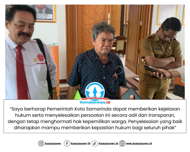 
 Abdullah, pemilik tanah, memberikan keterangan kepada awak media didampingi kuasa hukumnya terkait sengketa lahan yang digunakan sebagai lokasi Puskesmas Sidomulyo. Foto: Yana Ashari.