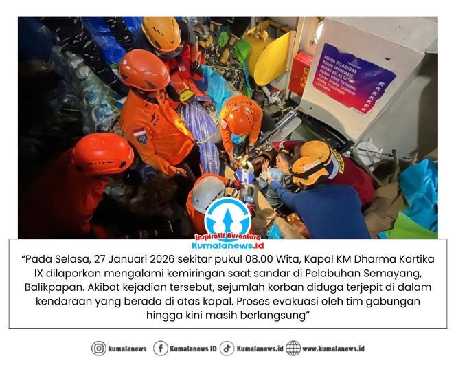 
 Tim Rescue melakukan proses evakuasi korban secara cepat dan aman, mengingat kondisi korban yang terjepit di dalam kendaraan akibat kecelakaan di area dek kapal. Dok. Basarnas Kaltim.