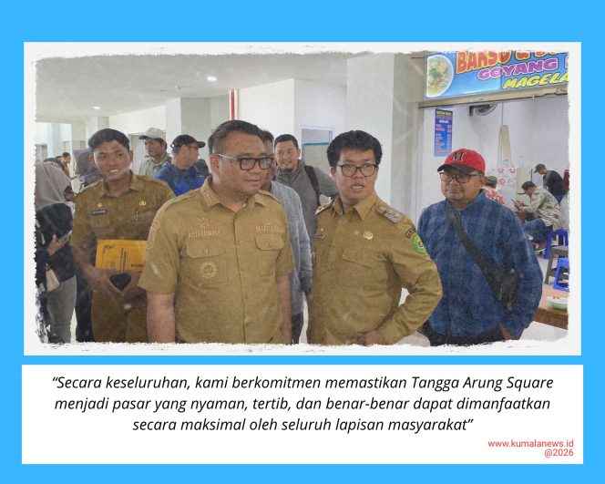
 Bupati Kutai Kartanegara Aulia Rahman Basri didampingi Wakil Bupati Kutai Kartanegara Rendi Solihin meninjau sejumlah fasilitas di Pasar Tangga Arung Square usai peresmian.
Foto: Ahmad R. P.