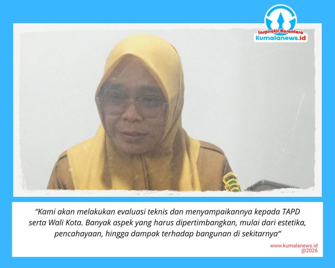 
 Kepala Dinas Pekerjaan Umum dan Penataan Ruang (PUPR) Kota Samarinda, Desy Damayanti, memberikan keterangan kepada media terkait pekerjaan infrastruktur di Jalan Sultan Alimudin yang difokuskan pada peningkatan sistem drainase, Senin (5/1/2026).
Foto: Yana Ashari