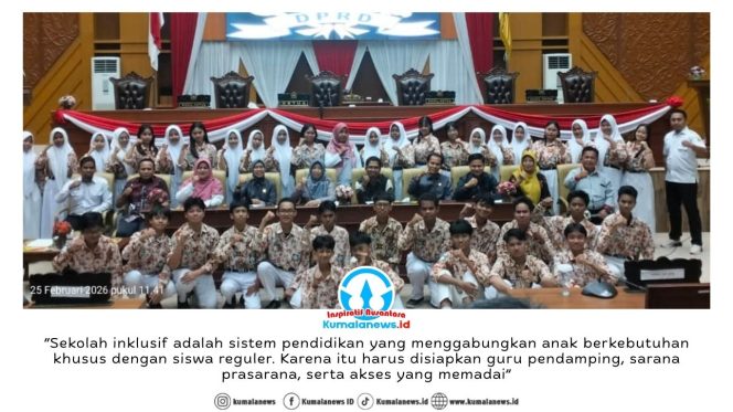 
 Foto bersama Komisi IV DPRD Kota Samarinda dan rombongan SMA Negeri 13 Samarinda usai mengikuti dialog interaktif mengenai fungsi legislasi, penganggaran, dan pengawasan DPRD. Foto: Yana Ashari.