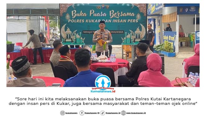 
 Kapolres Polres Kutai Kartanegara AKBP Khairul Basyar, menyampaikan sambutan dalam kegiatan buka puasa bersama jajaran Polres Kukar dan insan pers di lapangan parkir penyeberangan Pulau Kumala, Tenggarong, Rabu (25/2/2026) sore. Foto: Fairuzzabady.