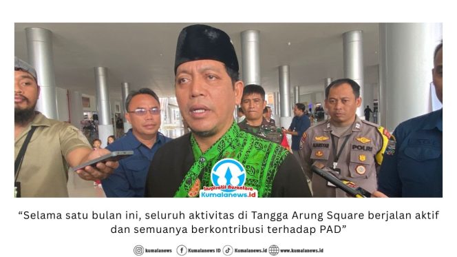
 Plt Kepala Disperindag Kukar Sayyid Fathullah memberikan keterangan kepada media terkait kontribusi Tangga Arung Square terhadap PAD daerah. Foto: Fairuzzabady.