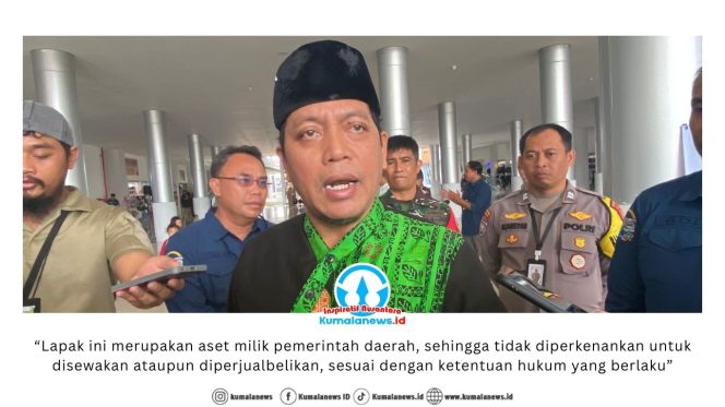 
 Plt. Kepala Dinas Perindustrian dan Perdagangan (Disperindag) Kutai Kartanegara, Sayyid Fatullah, memberikan keterangan pers kepada awak media terkait rencana Pemerintah Kabupaten Kutai Kartanegara melakukan penyegelan terhadap lapak pedagang yang masih tutup. Penyegelan tersebut ditegaskan bukan merupakan tindakan penyitaan, melainkan langkah penertiban sekaligus upaya mendorong para pemilik lapak agar segera berkoordinasi dengan pihak terkait. Foto: Fairuzzabady.