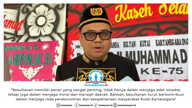 
 Bupati Kutai Kartanegara (Kukar) Aulia Rahman Basri memberikan keterangan kepada media usai menghadiri acara Kaseh Selamat Sultan Kutai Kartanegara Ing Martadipura dalam rangka HUT ke-75 Sultan Adji Muhammad Arifin di Kedaton Kesultanan Kutai Kartanegara Ing Martadipura, Senin (9/2/2026). Foto: Fairuzzabady