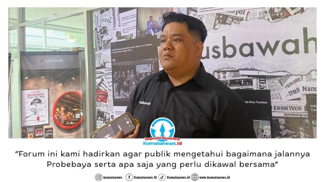 
 Direktur media online arusbawah.co, Yakub Anani, memberikan keterangan pers usai kegiatan, sekaligus menyampaikan apresiasi kepada awak media yang telah berpartisipasi dan mendukung terselenggaranya diskusi publik yang digelar pihaknya. Foto: Yana Ashari.