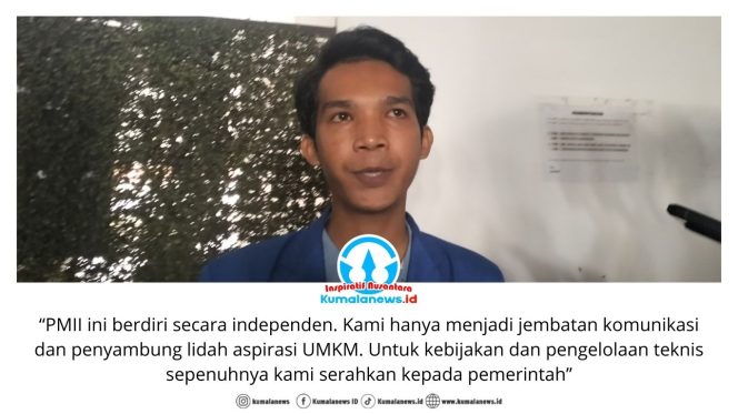 
 Ketua Umum PC PMII Kota Samarinda, Taufikudin, memberikan keterangan pers kepada media usai mengikuti Rapat Hearing bersama Komisi I dan II DPRD Kota Samarinda terkait penataan Pedagang UMKM di kawasan Folder Air Hitam, Kamis (5/2/2026), di Ruang Rapat Utama Lantai 2 DPRD Kota Samarinda. Foto: Yana Ashari.