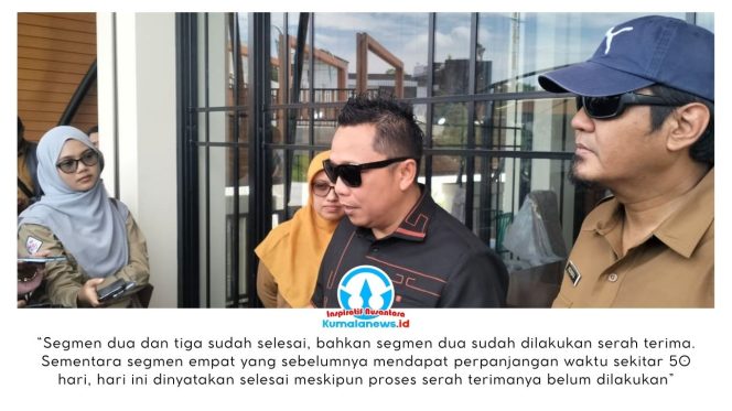 
 Ketua Komisi III DPRD Samarinda, Deni Hakim Anwar, memberikan keterangan kepada awak media usai melakukan inspeksi mendadak (sidak) ke proyek Teras Samarinda tahap II dan pembangunan Taman Balai Kota Samarinda, Selasa (3/3/2026). Foto: Yana Ashari.