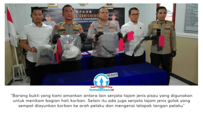 
 Kapolresta Samarinda, Kombes Pol Hendri Umar, bersama Kapolsek Polsek Samarinda Seberang, AKP A. Baihaki, menunjukkan barang bukti dalam kasus penganiayaan berat yang berujung pembunuhan di wilayah Samarinda Seberang. Pengungkapan kasus tersebut disampaikan dalam press release di Mako Polsek Samarinda Seberang, Rabu (4/3/2026). Foto: Yana Ashari.