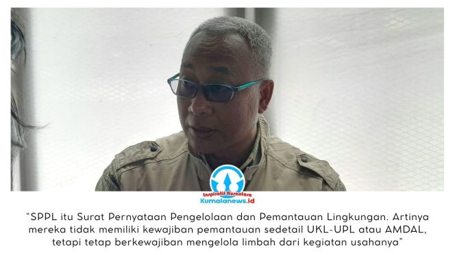 
 Kepala Bidang P2KLH DLH Kota Samarinda, Agus Mariyanto, memberikan keterangan kepada awak media usai mendampingi Komisi III DPRD Kota Samarinda melakukan inspeksi mendadak (sidak) di sejumlah usaha kuliner di Kota Tepian, Kamis (5/3/2026). Sidak tersebut menyoroti pengelolaan limbah usaha, khususnya limbah cair yang bercampur minyak dan berpotensi mencemari lingkungan. Foto: Yana Ashari.