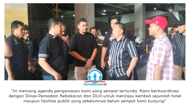 
 Ketua Komisi III DPRD Kota Samarinda, Deni Hakim Anwar, bersama anggota Komisi III yakni Arif Kurniawan, Elnathan Pasambe, Mohammad Yusril Hana, Muhammad Syahri, Romadonny Putra Pratama, dan Maswedi, melakukan inspeksi mendadak (sidak) ke Samarinda Central Plaza (SCP) dan Hotel Aston Samarinda, Jumat (6/3/2026). Sidak tersebut dilakukan untuk memastikan kesiapan fasilitas keselamatan bangunan, mulai dari pintu darurat (emergency exit), sistem proteksi kebakaran, hingga pengelolaan limbah dan dampak lingkungan. Foto: Yana Ashari.