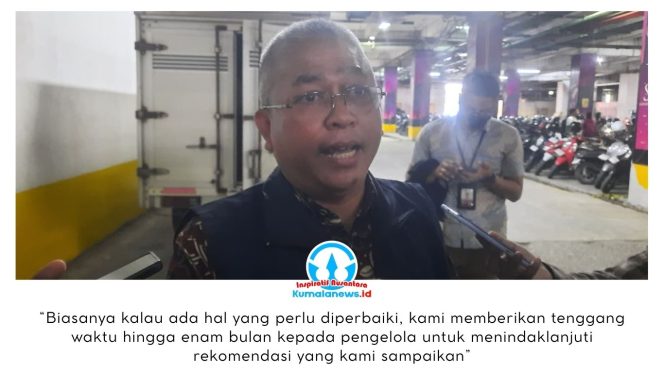 
 Kepala Bidang Tata Lingkungan dan Pertamanan Dinas Lingkungan Hidup (DLH) Kota Samarinda, Basuni, memberikan keterangan kepada awak media usai mendampingi Komisi III DPRD Samarinda dalam inspeksi mendadak (sidak) di Samarinda Central Plaza (SCP), Jumat (6/3/2026). DLH memastikan sebagian besar rekomendasi terkait pengelolaan lingkungan di pusat perbelanjaan tersebut telah dilaksanakan oleh pihak pengelola. Foto: Yana Ashari.