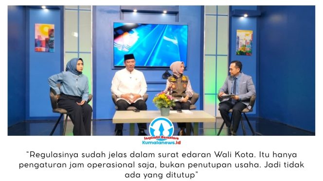 
 Kepala Satuan Polisi Pamong Praja (Satpol PP) Kota Samarinda, Anis Siswantini, menjadi narasumber dalam program Dialog Publika bertajuk “Penegakan Jam Operasional Kafe Samarinda Selama Ramadan” yang disiarkan langsung dari Studio 1 TVRI Kalimantan Timur, Jumat (6/3/2026). Foto: Yana Ashari.