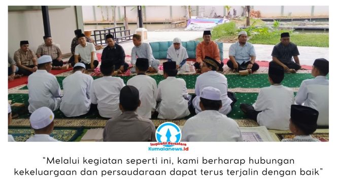 
 Suasana buka puasa bersama di kediaman H. Nurul Amin di Kelurahan Timbau, Tenggarong, yang dihadiri masyarakat sekitar serta para santri dalam rangka mempererat silaturahmi di bulan suci Ramadan. Foto: Indirwan.